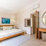 Algarve 4 Ensuite Bedrooms, Private Swimming Pool, Beautiful Gardens With Water Features And Natural Bio Pool Villa *