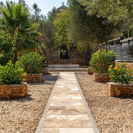 别墅 Algarve 4 Ensuite Bedrooms, Private Swimming Pool, Beautiful Gardens With Water Features And Natural Bio Pool 阿尔曼萨