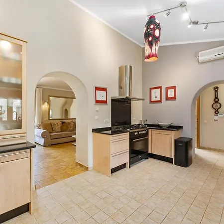 Algarve 4 Ensuite Bedrooms, Private Swimming Pool, Beautiful Gardens With Water Features And Natural Bio Pool