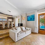 Villa Algarve 4 Ensuite Bedrooms, Private Swimming Pool, Beautiful Gardens With Water Features And Natural Bio Pool Almancil