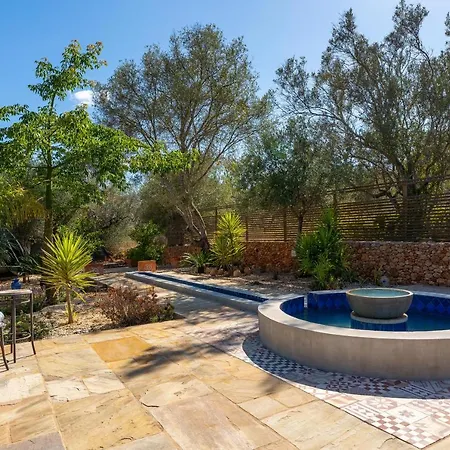 Algarve, Portugal With Pool 4 Ensuite Bedrooms, Private Pool, And Beautiful Gardens