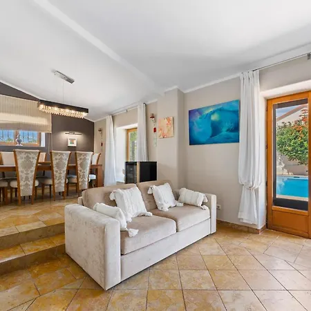 Villa Algarve, Portugal With Pool 4 Ensuite Bedrooms, Private Pool, And Beautiful Gardens Almancil