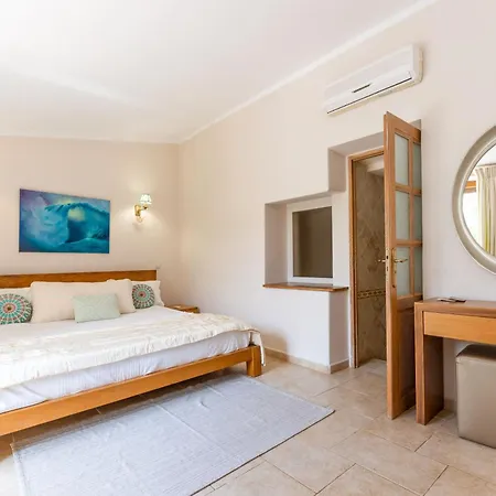 Algarve, Portugal With Pool 4 Ensuite Bedrooms, Private Pool, And Beautiful Gardens Villa *