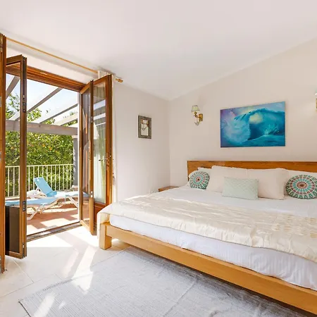 Algarve, Portugal With Pool 4 Ensuite Bedrooms, Private Pool, And Beautiful Gardens Almancil