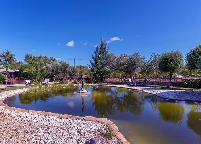 Algarve 4 Ensuite Bedrooms, Private Swimming Pool, Beautiful Gardens With Water Features And Natural Bio Pool *