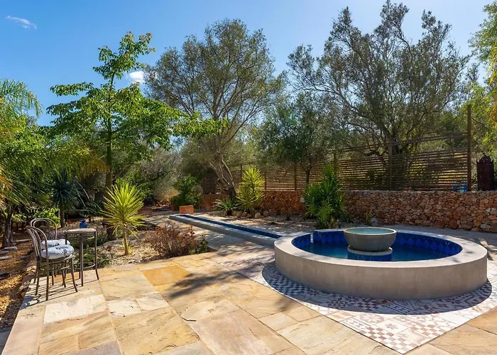 Algarve 4 Ensuite Bedrooms, Private Swimming Pool, Beautiful Gardens With Water Features And Natural Bio Pool