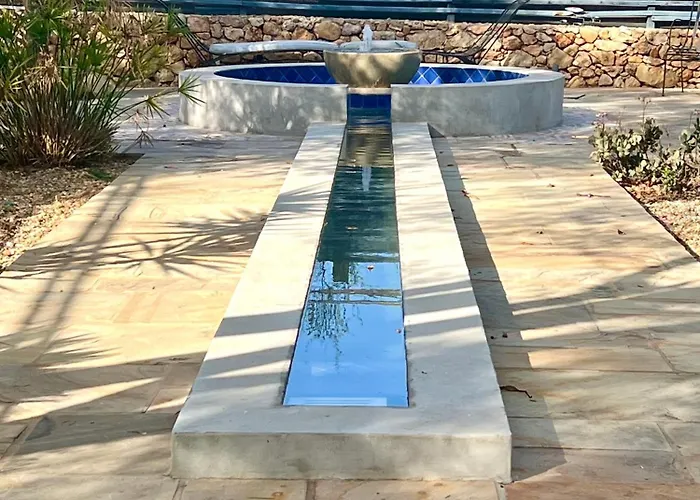 Algarve 4 Ensuite Bedrooms, Private Swimming Pool, Beautiful Gardens With Water Features And Natural Bio Pool Villa *