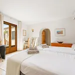 Algarve 4 Ensuite Bedrooms, Private Swimming Pool, Beautiful Gardens With Water Features And Natural Bio Pool